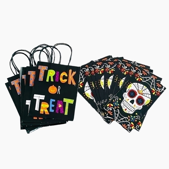 Halloween Trick or Treat 10x Paper Sacks & 7x Paper Bags Lot of 17 Gift Bags - Picture 1 of 4